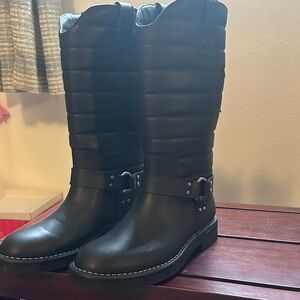 CHANEL Black Quilted Winter Boots